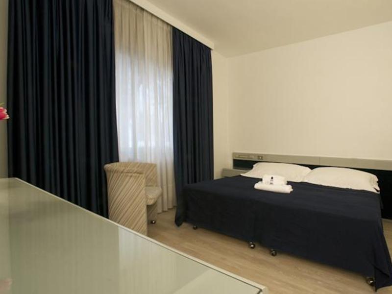 Club Hotel Mestre Bagian luar foto