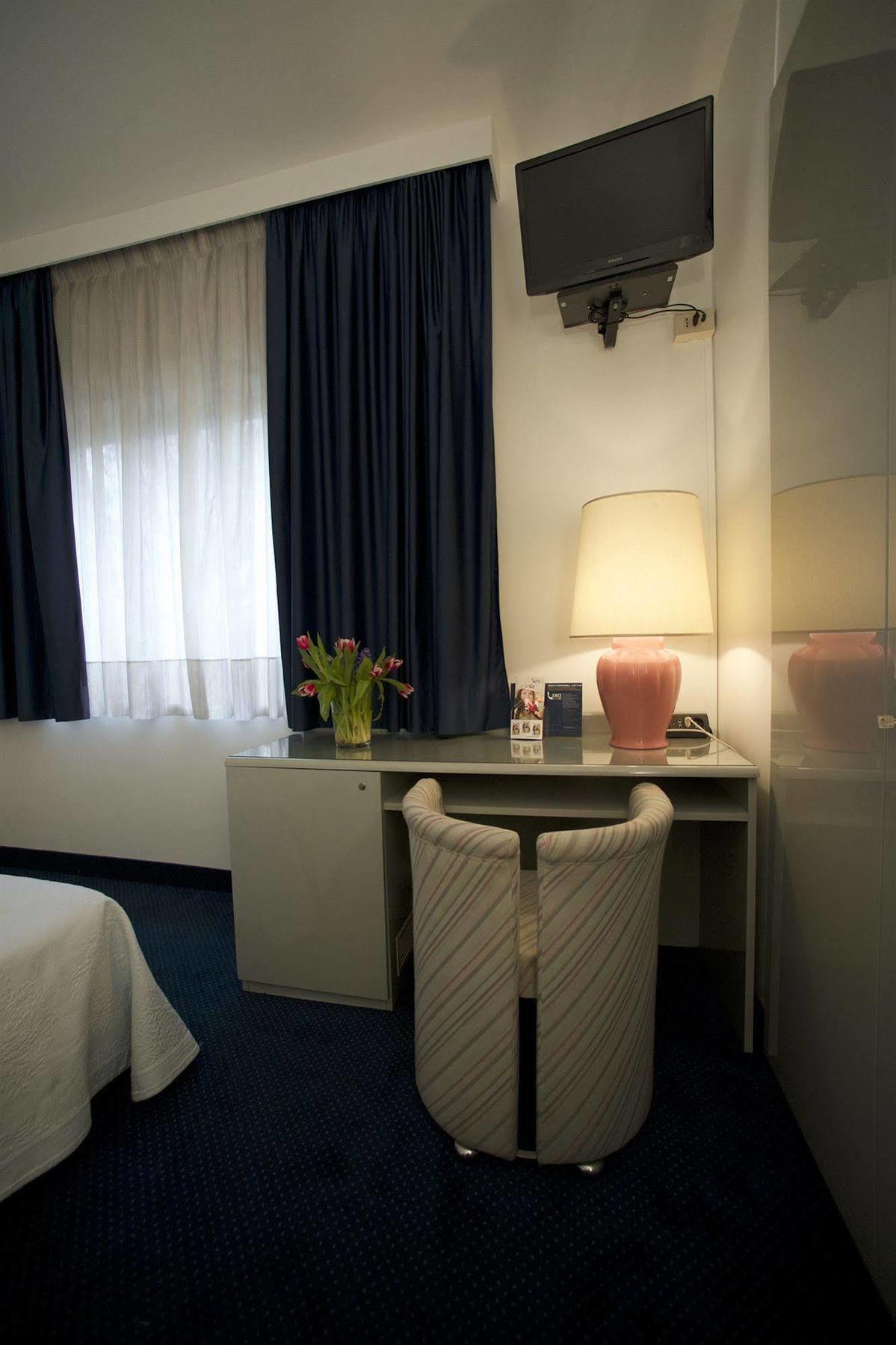 Club Hotel Mestre Bagian luar foto
